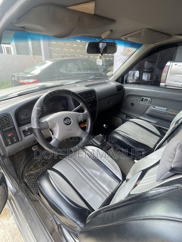 Nissan Hardbody 2012 Silver