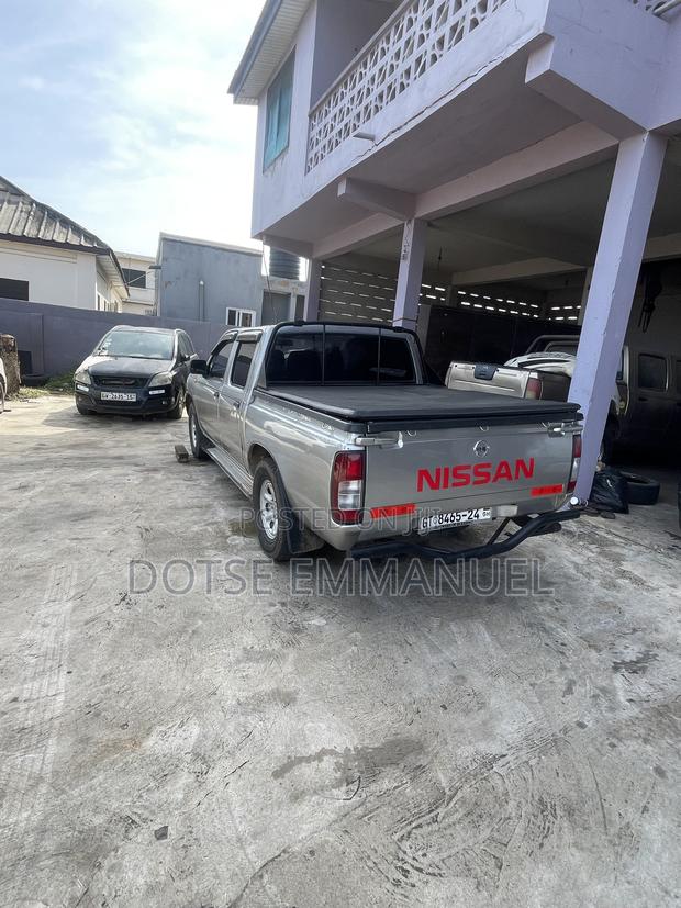 Nissan Hardbody 2012 Silver