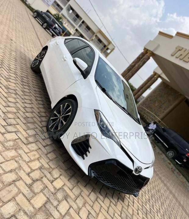 Toyota Corolla SE Special Edition 4dr Sedan (1.8L 4cyl CVT) 2017 White