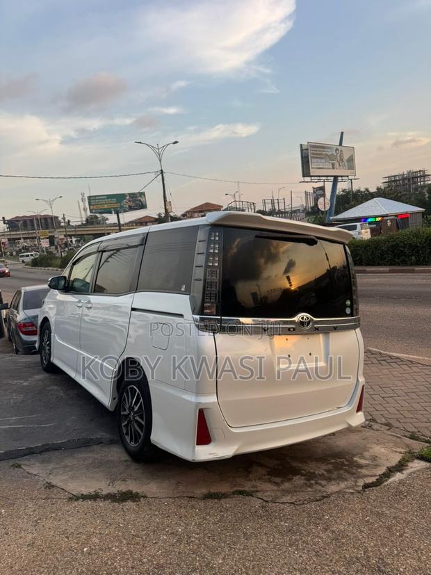Toyota Voxy 2015 White
