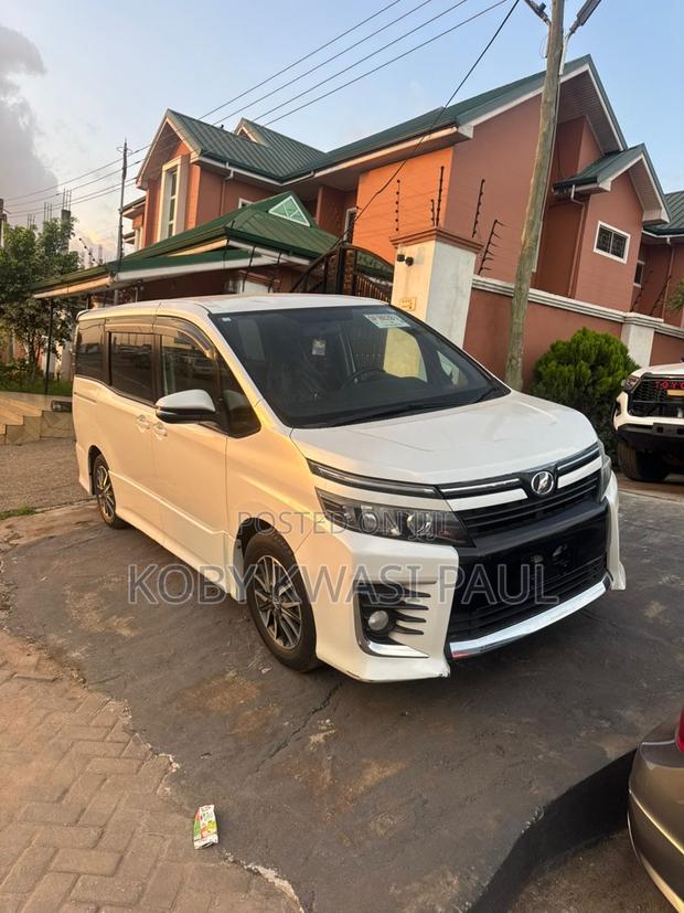 Toyota Voxy 2015 White