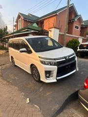 Toyota Voxy 2015 White for sale