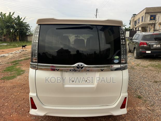 Toyota Voxy 2015 White