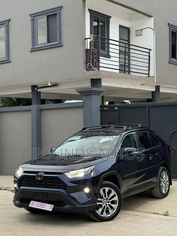 Toyota RAV4 XLE AWD 2024 Blue