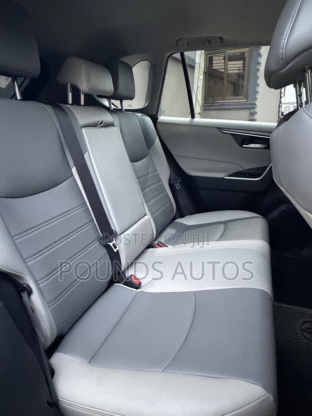 Toyota RAV4 XLE AWD 2024 Blue