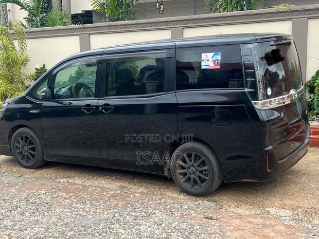 Toyota Voxy 2015 Black