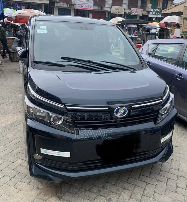 Toyota Voxy 2015 Black