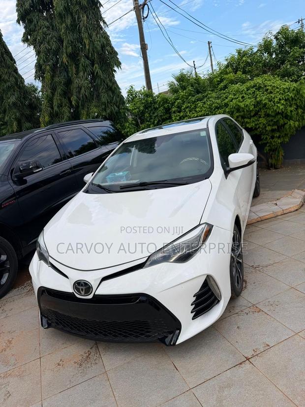 Toyota Corolla SE Special Edition 4dr Sedan (1.8L 4cyl CVT) 2017 White