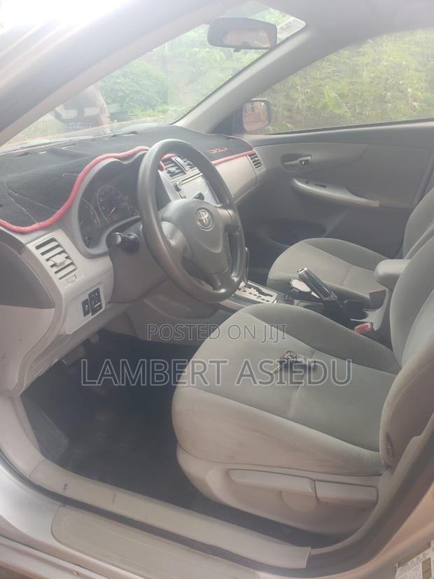 Toyota Corolla LE 4dr Sedan (1.8L 4cyl 4A) 2010 Silver