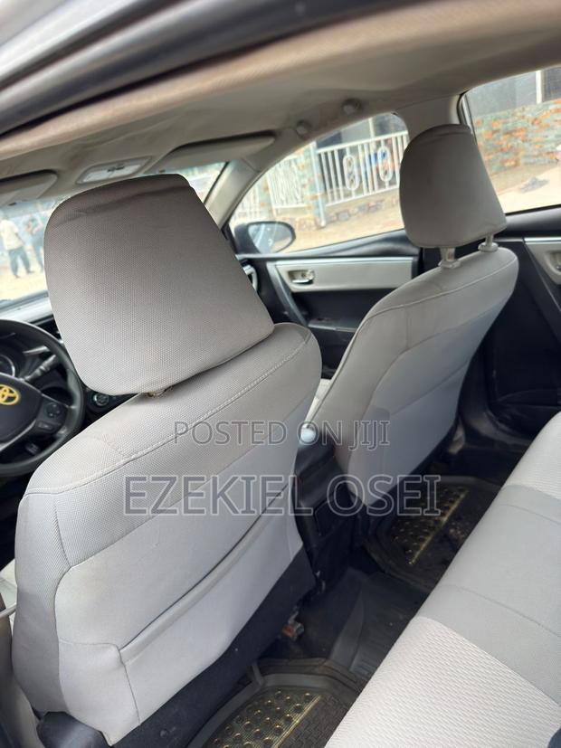 Toyota Corolla LE 4dr Sedan (1.8L 4cyl CVT) 2015 Silver