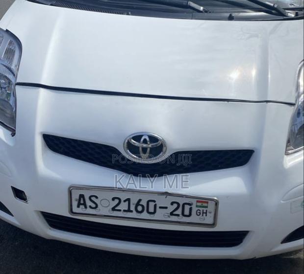 Toyota Yaris Base Hatchback 5dr 2010 White