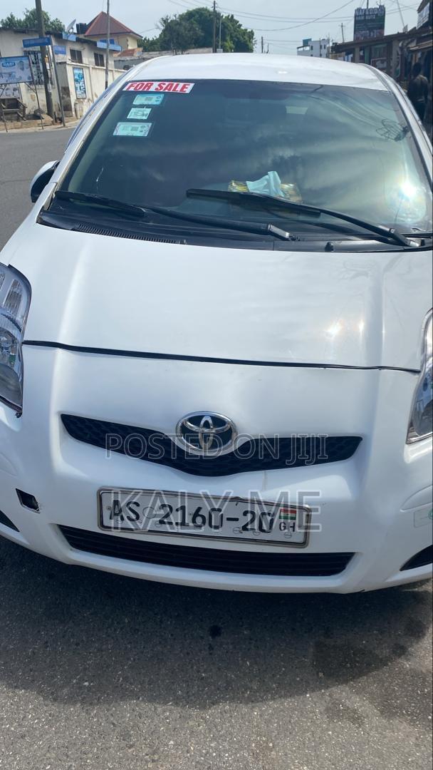 Toyota Yaris Base Hatchback 5dr 2010 White