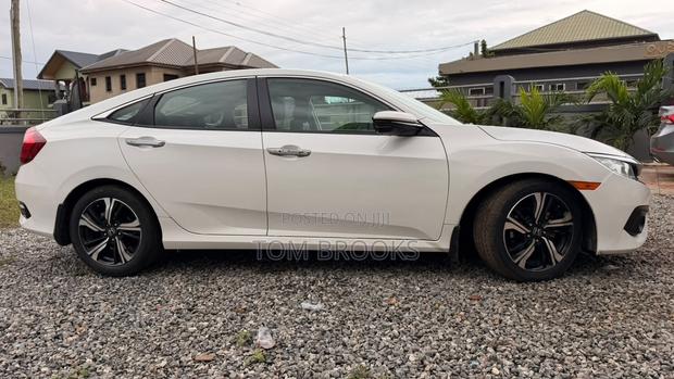 Honda Civic Touring 4dr Sedan (1.5L 4cyl) 2017 White