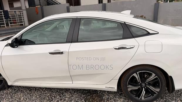 Honda Civic Touring 4dr Sedan (1.5L 4cyl) 2017 White