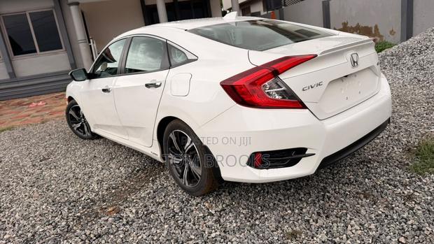 Honda Civic Touring 4dr Sedan (1.5L 4cyl) 2017 White