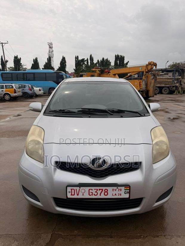 Toyota Vitz 1.0 FWD 3dr 2010 Silver