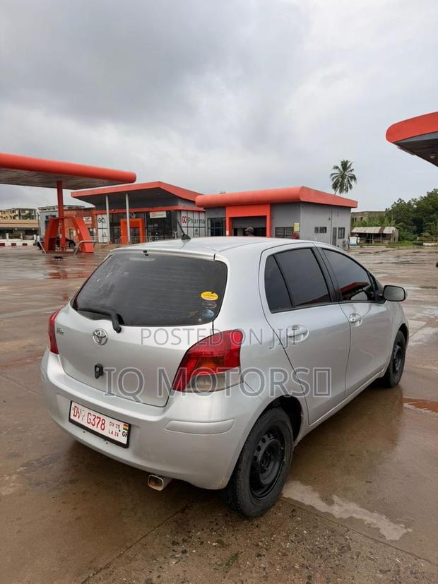 Toyota Vitz 1.0 FWD 3dr 2010 Silver