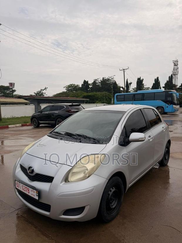 Toyota Vitz 1.0 FWD 3dr 2010 Silver