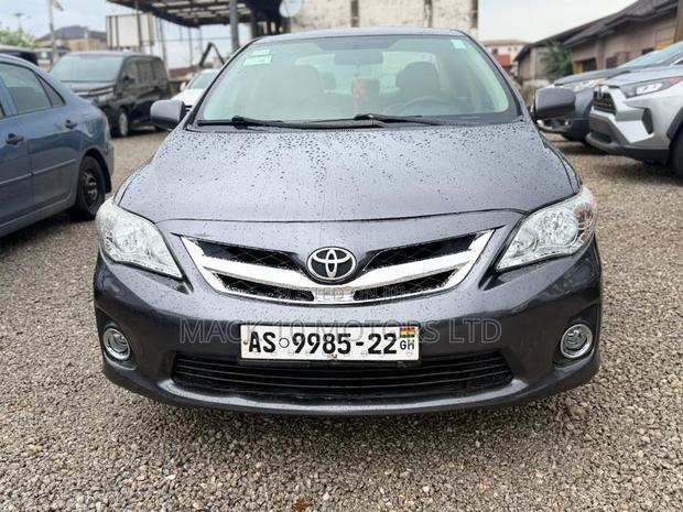 Toyota Corolla S 4dr Sedan (1.8L 4cyl 4A) 2013 Gray