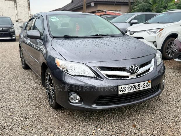 Toyota Corolla S 4dr Sedan (1.8L 4cyl 4A) 2013 Gray