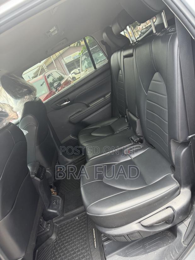 Toyota Highlander XLE 2022 Silver
