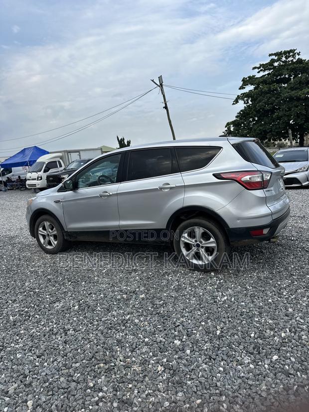 Ford Escape SE 4x4 2017 Gray