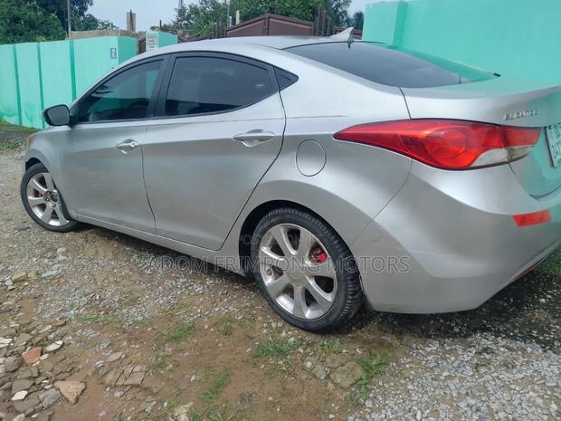 Hyundai Elantra Limited Sedan FWD (1.8L 4cyl 6A) 2013 Silver