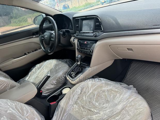 Hyundai Elantra Limited 2018 White