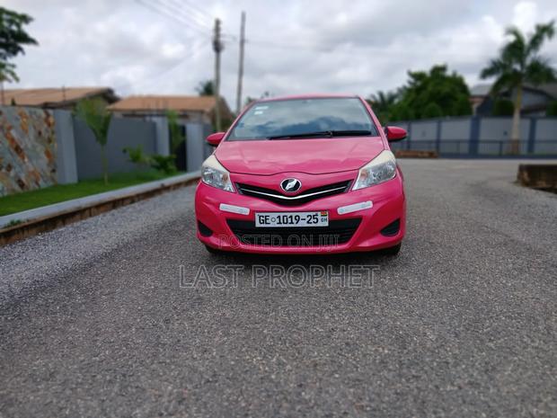 Toyota Vitz 1.0 FWD 5dr 2013 Red