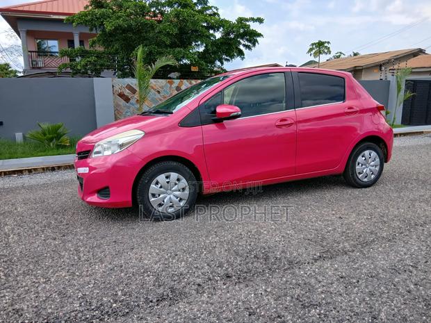 Toyota Vitz 1.0 FWD 5dr 2013 Red