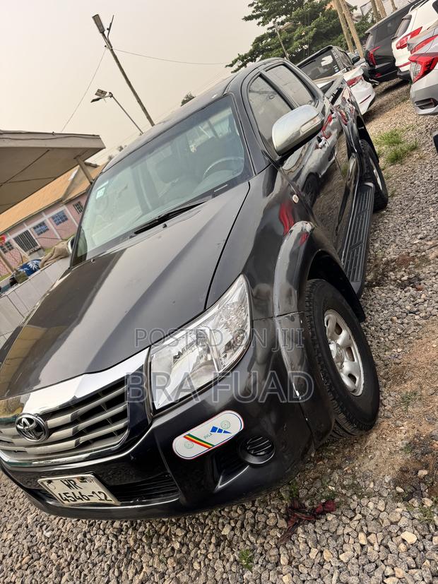 Toyota Hilux 2012 Gray