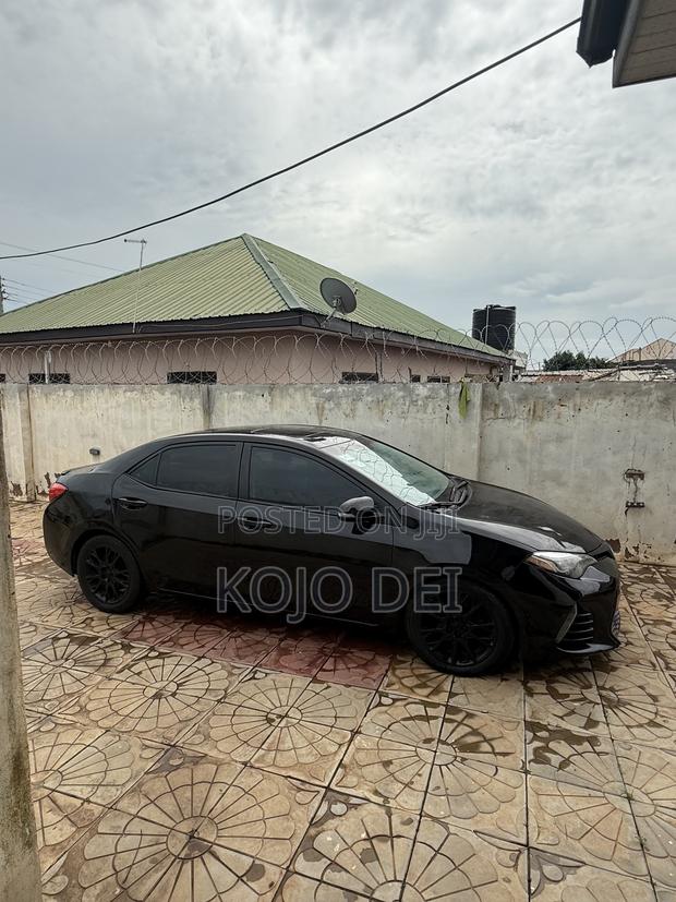 Toyota Corolla 2017 Black