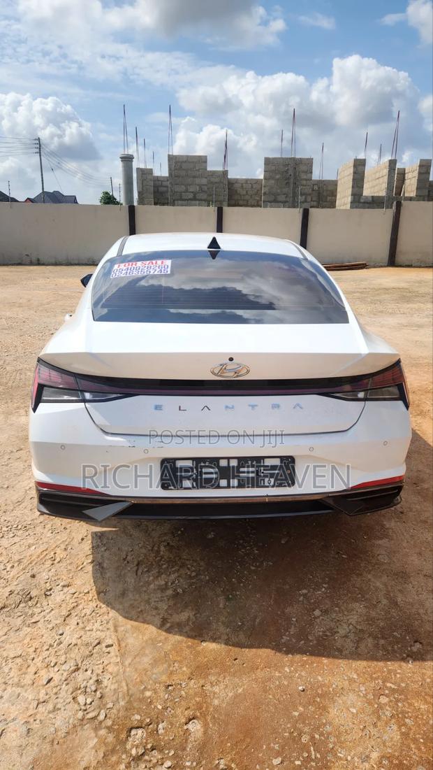 Hyundai Elantra SE 2021 White