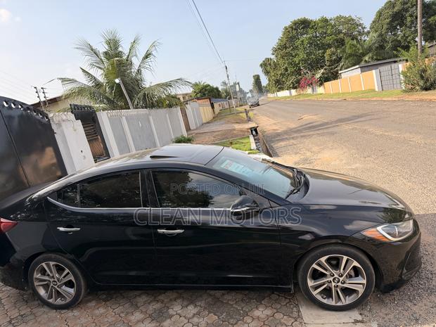 Hyundai Elantra Limited Sedan FWD (2.0L 4cyl 6A) 2017 Black