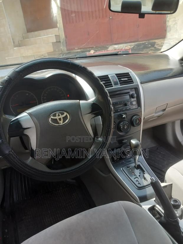 Toyota Corolla XLE 4dr Sedan (1.8L 4cyl 4A) 2010 Silver