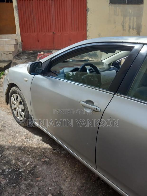 Toyota Corolla XLE 4dr Sedan (1.8L 4cyl 4A) 2010 Silver