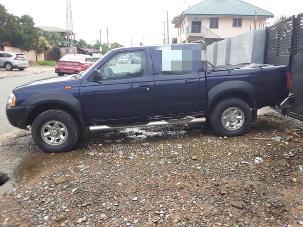 Nissan Hardbody 2011 Black