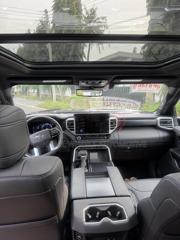 Toyota Tundra Platinum CrewMax 4WD SB w/5.5' Bed 2025 Blue