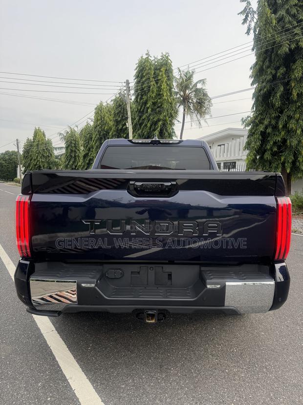 Toyota Tundra Platinum CrewMax 4WD SB w/5.5' Bed 2025 Blue