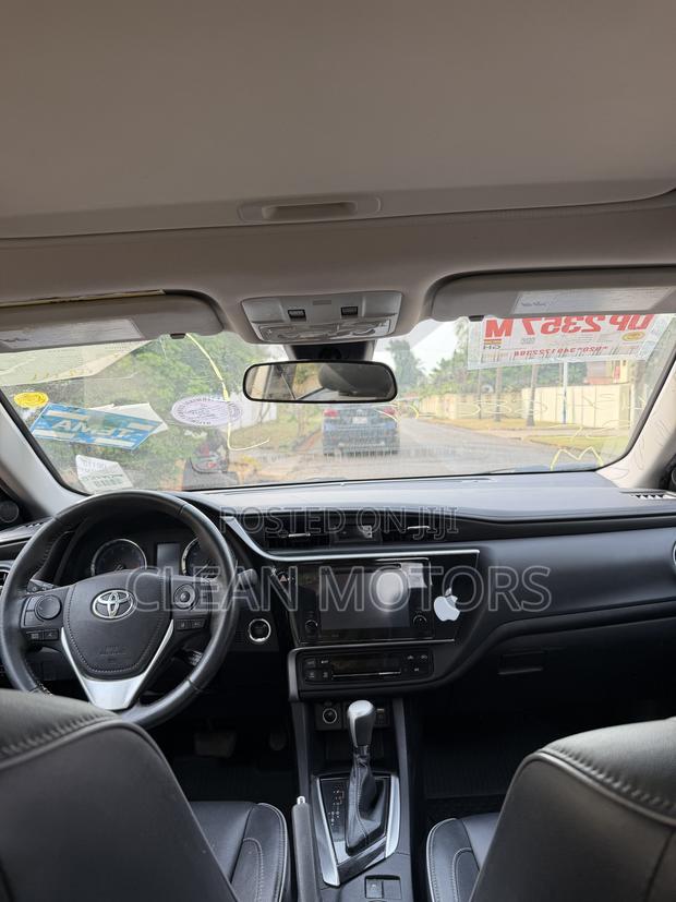 Toyota Corolla XLE (1.8L 4cyl 2A) 2018 Red