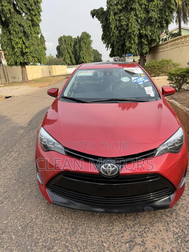 Toyota Corolla XLE (1.8L 4cyl 2A) 2018 Red