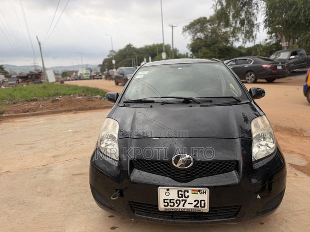Toyota Vitz 2010 Black