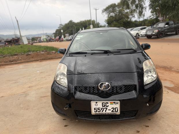 Toyota Vitz 2010 Black
