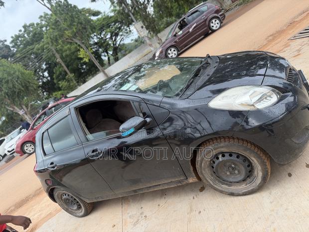 Toyota Vitz 2010 Black