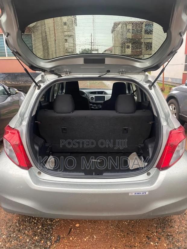 Toyota Vitz 2011 Silver