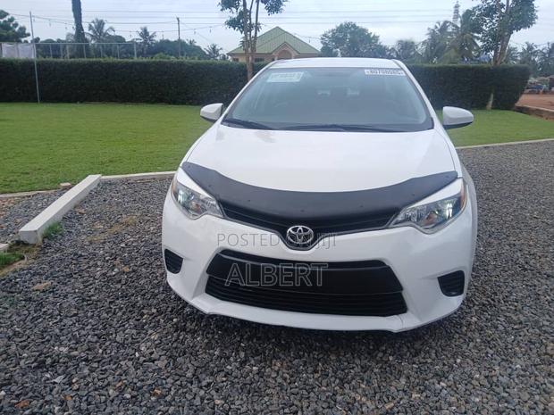 Toyota Corolla LE 4dr Sedan (1.8L 4cyl CVT) 2014 White