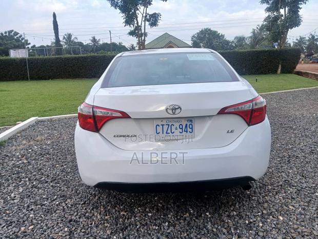 Toyota Corolla LE 4dr Sedan (1.8L 4cyl CVT) 2014 White