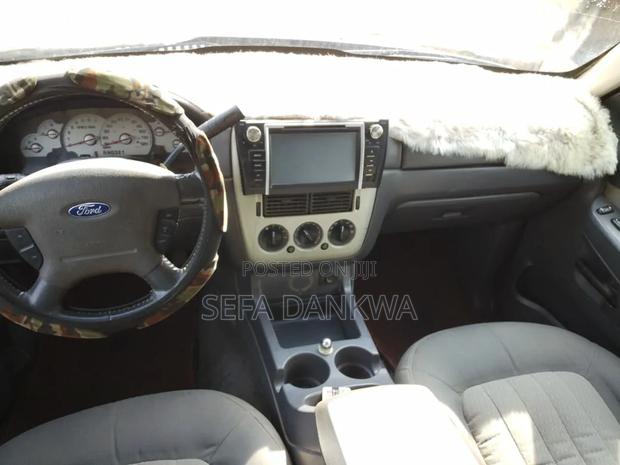 Mercury Mountaineer 2002 Gray