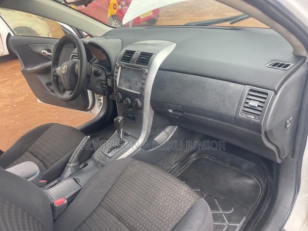 Toyota Corolla LE 4dr Sedan (1.8L 4cyl 4A) 2012 White
