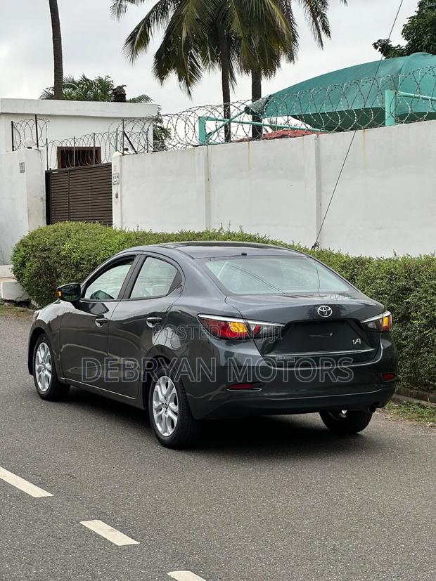 Toyota Yaris iA 1.5 FWD 2017 Gray
